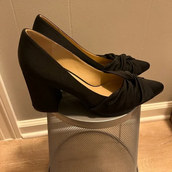 Brand New Naturalizer Heels Pumps Size 9 1/2 Black . No box - Picture 6 of 9
